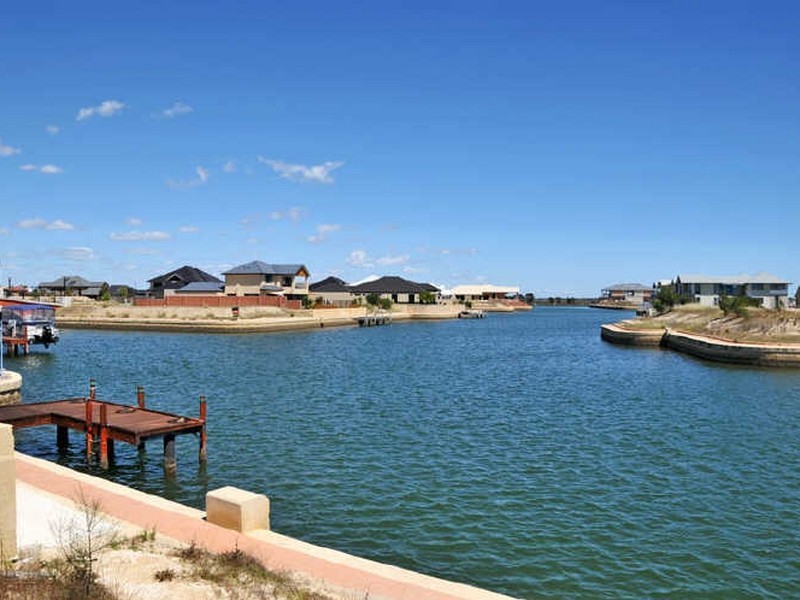 19 Waterlilly Drive, Dudley Park WA 6210