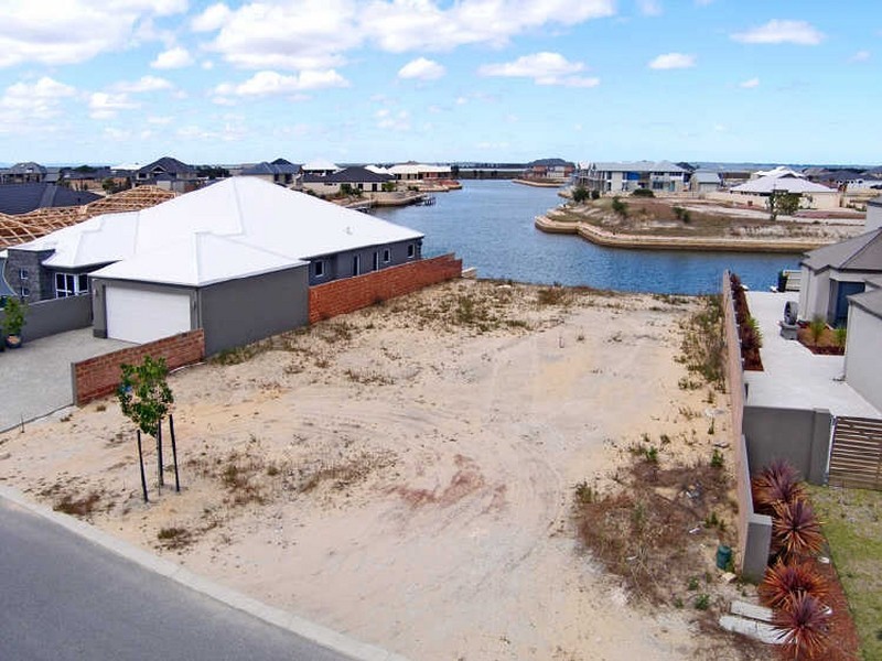 19 Waterlilly Drive, Dudley Park WA 6210