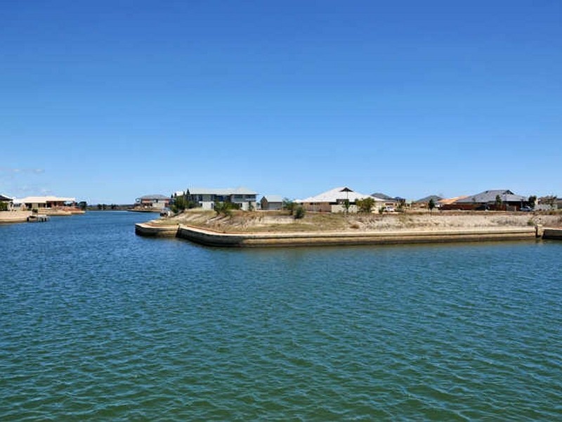 19 Waterlilly Drive, Dudley Park WA 6210