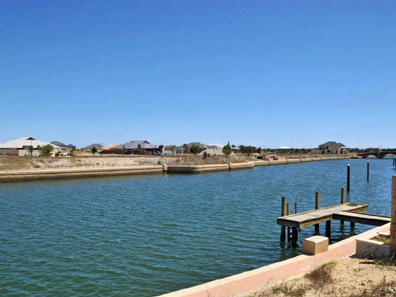 19 Waterlilly Drive, Dudley Park WA 6210