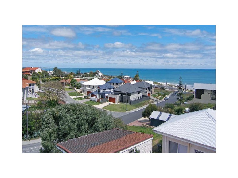 114 Leighton Road, Halls Head WA 6210