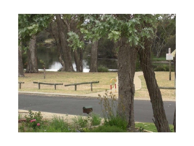 2 Nesbit Road, Greenfields WA 6210