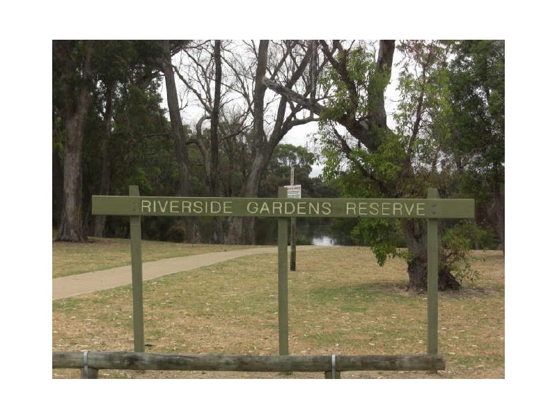 2 Nesbit Road, Greenfields WA 6210