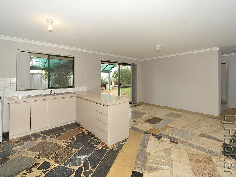 30 Tamarisk Drive, Halls Head WA 6210