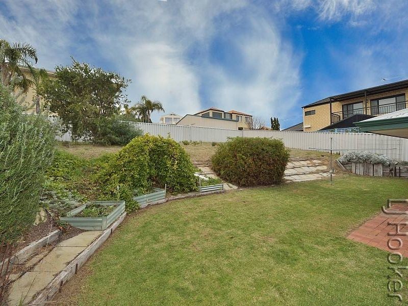 30 Tamarisk Drive, Halls Head WA 6210
