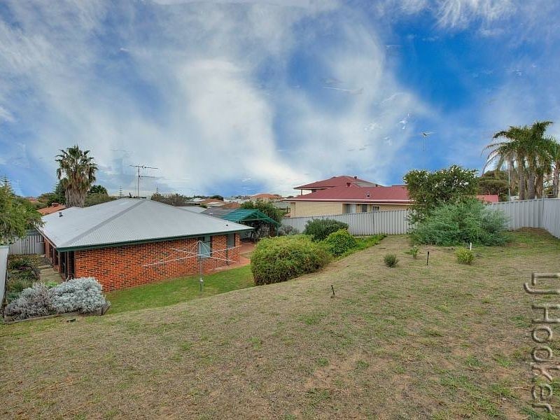 30 Tamarisk Drive, Halls Head WA 6210