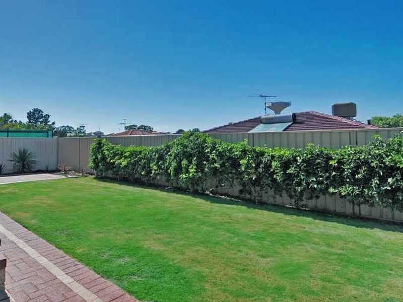 3 Spyglass Rise, Halls Head WA 6210