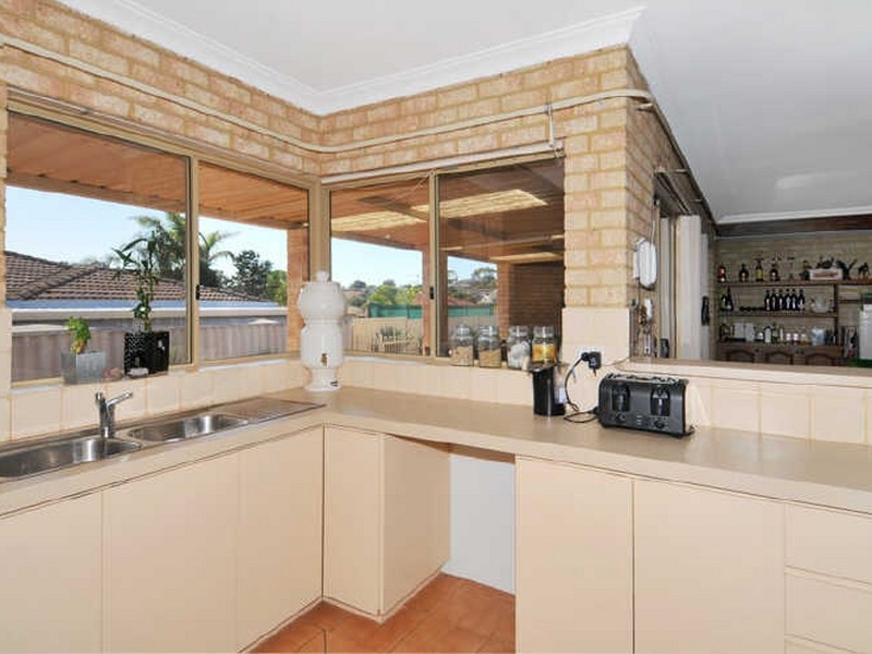 3 Spyglass Rise, Halls Head WA 6210