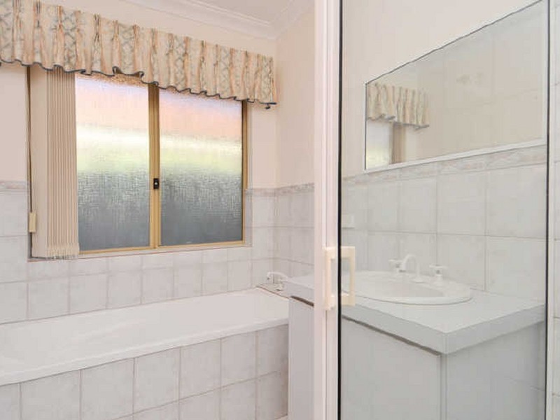 3 Spyglass Rise, Halls Head WA 6210