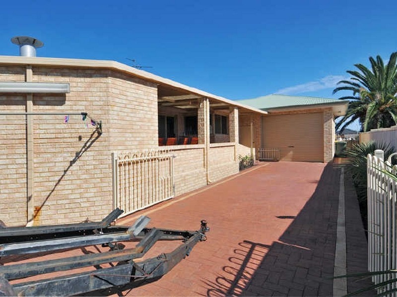3 Spyglass Rise, Halls Head WA 6210