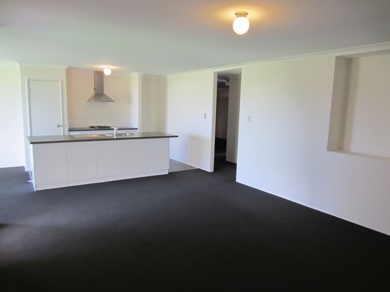 15 Lismore Ridge, Lakelands WA 6180