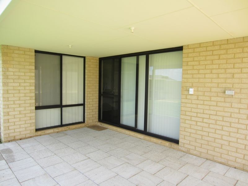 15 Lismore Ridge, Lakelands WA 6180