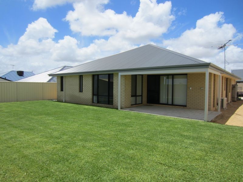 15 Lismore Ridge, Lakelands WA 6180