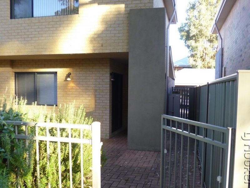 6/1 Mariners Cove Drive, Dudley Park WA 6210