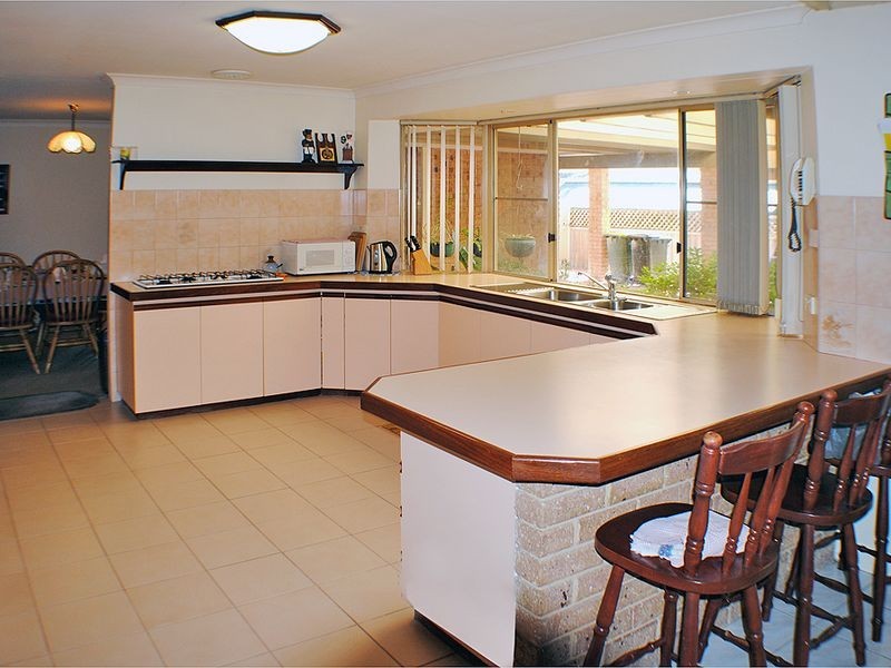 27 Portmarnock Circle, Halls Head WA 6210