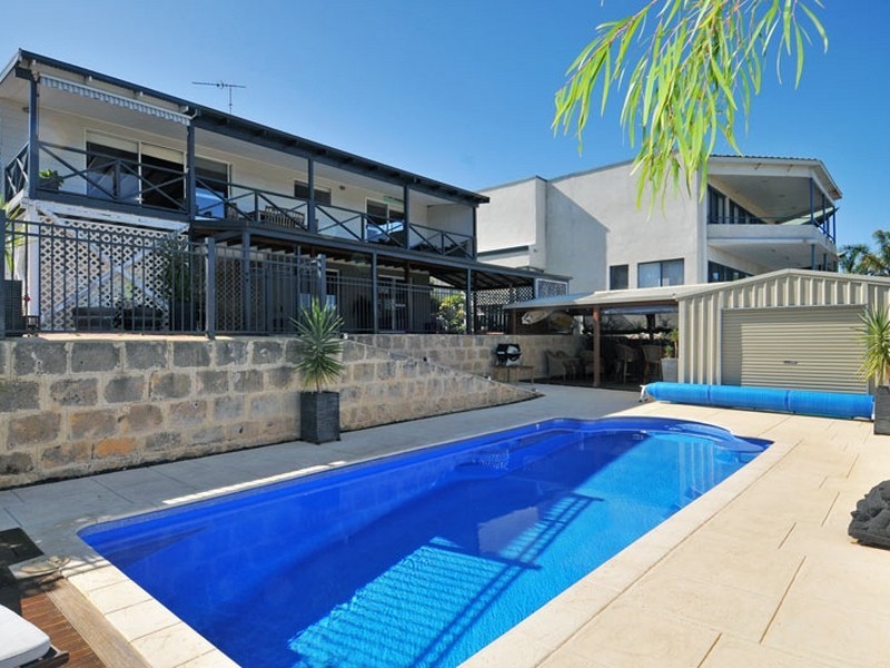 8 Marsh Place, Halls Head WA 6210