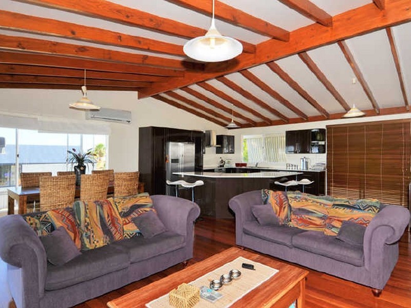 8 Marsh Place, Halls Head WA 6210