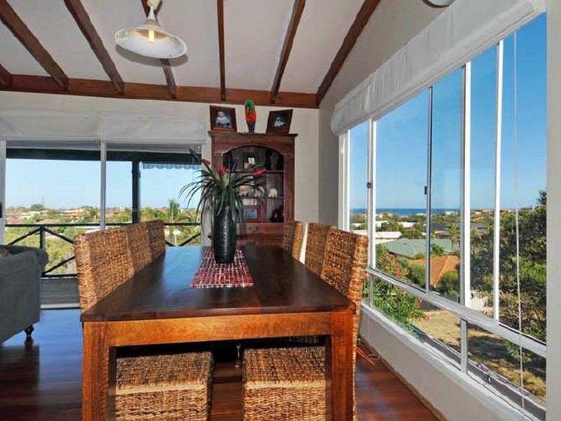 8 Marsh Place, Halls Head WA 6210