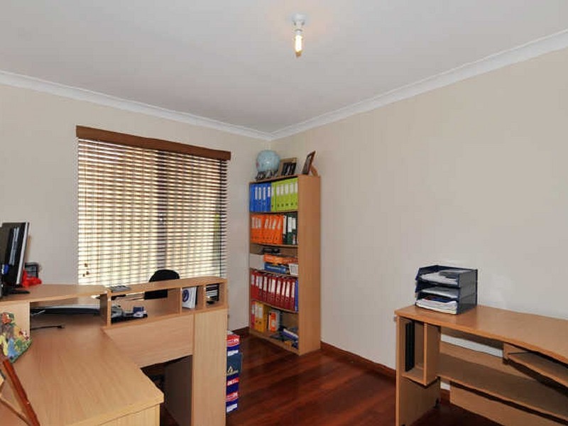 8 Marsh Place, Halls Head WA 6210