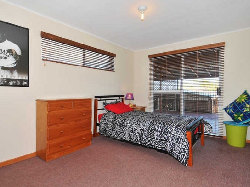 8 Marsh Place, Halls Head WA 6210