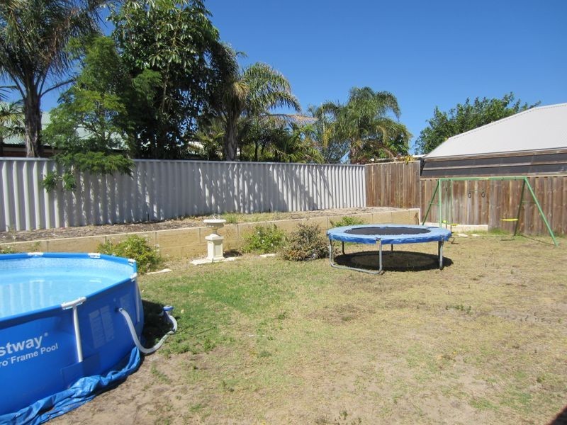 32 Tranquility Way, Halls Head WA 6210