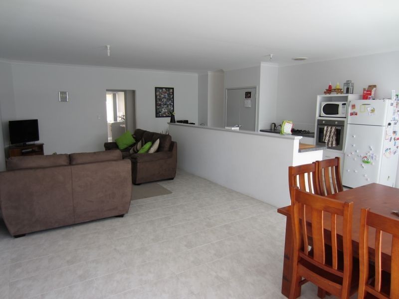 32 Tranquility Way, Halls Head WA 6210