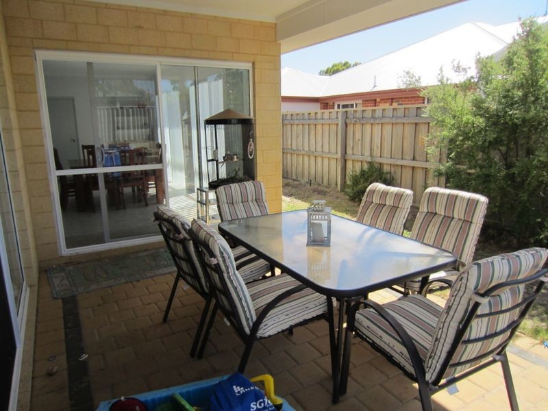 32 Tranquility Way, Halls Head WA 6210