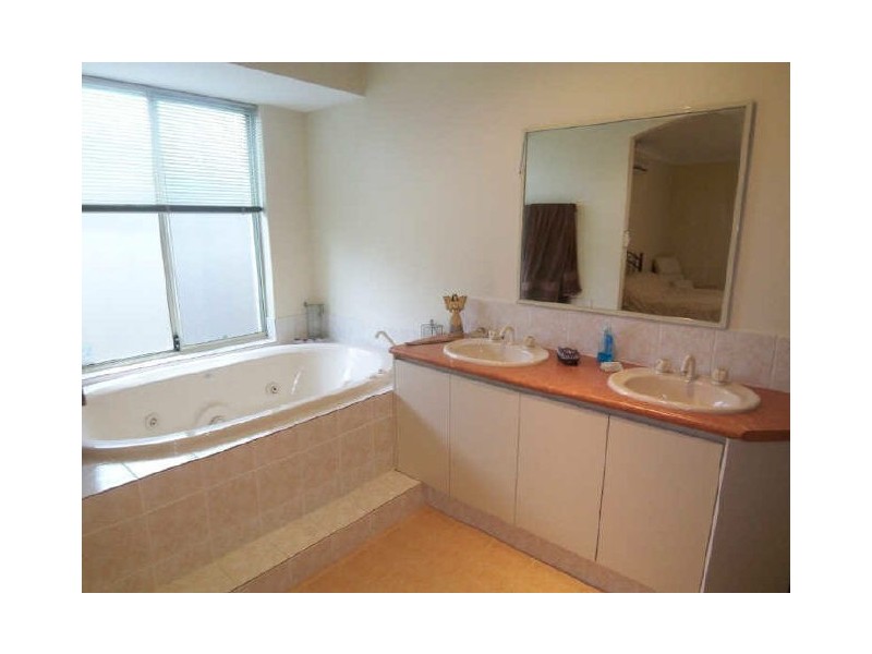 185 McLarty Rd, Halls Head WA 6210