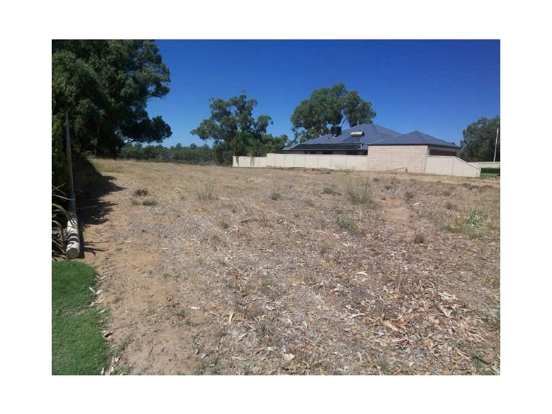 14 Nullewa Parkway, Lakelands WA 6210