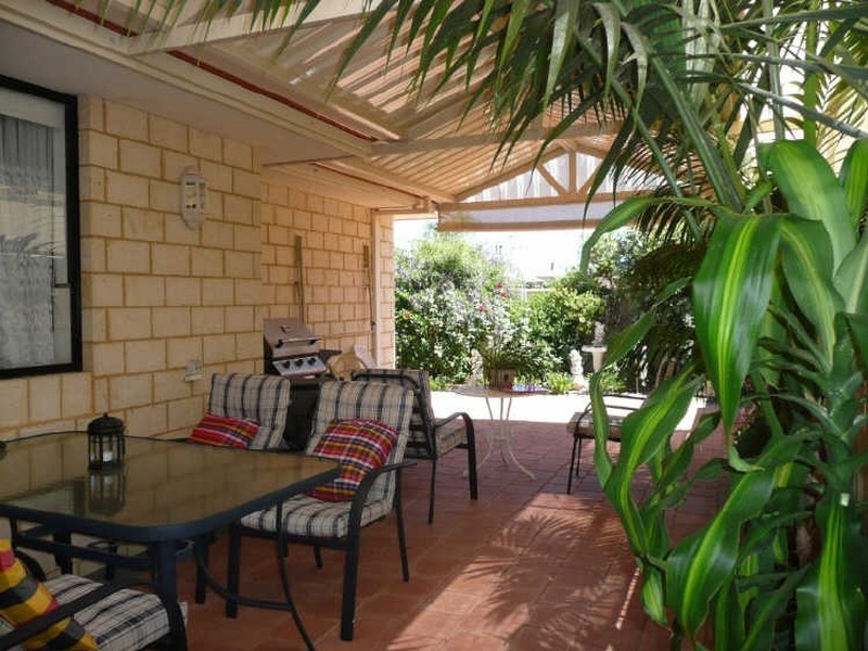 2/18 Blakeley Street, Mandurah WA 6210