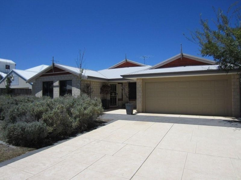 7 Dalona Parkway, Lakelands WA 6180