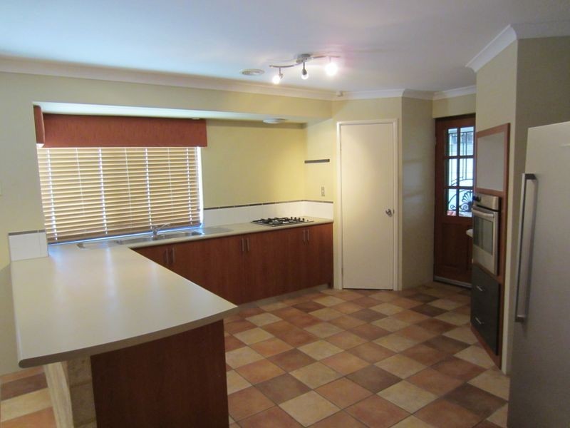 7 Dalona Parkway, Lakelands WA 6180