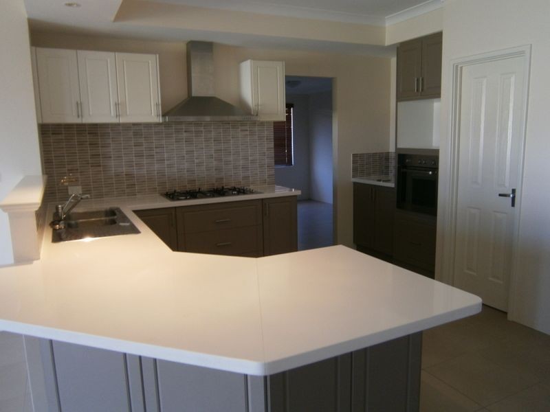 6 Santalum Circus, Halls Head WA 6210