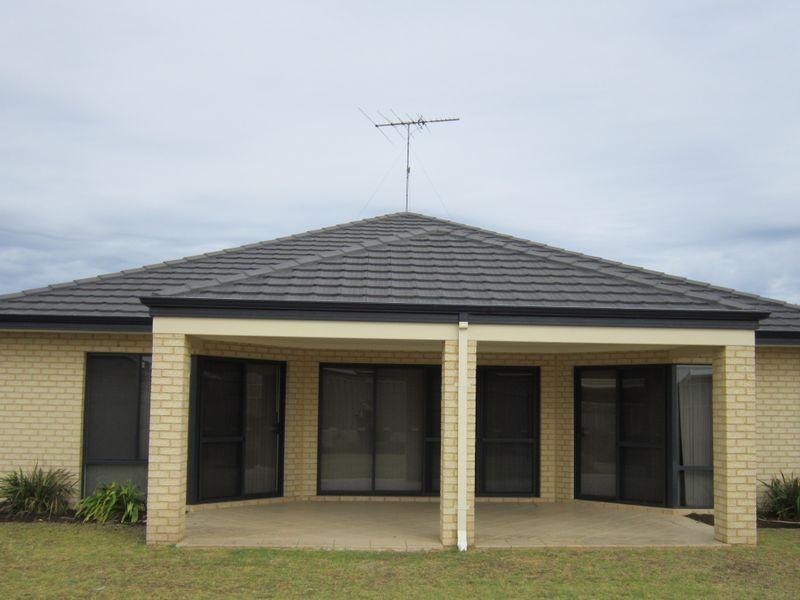 6 Santalum Circus, Halls Head WA 6210