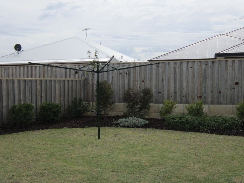 6 Santalum Circus, Halls Head WA 6210