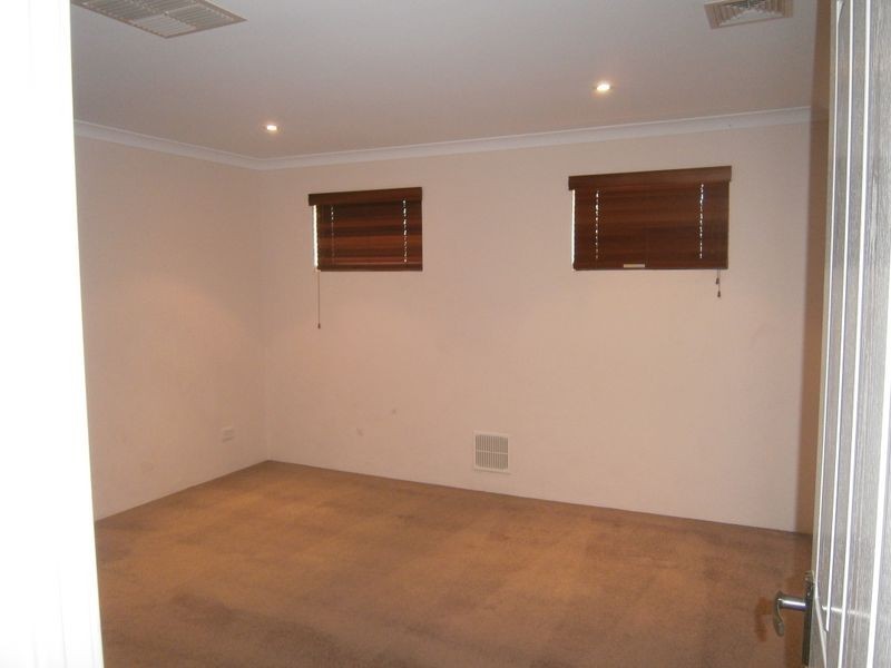 6 Santalum Circus, Halls Head WA 6210