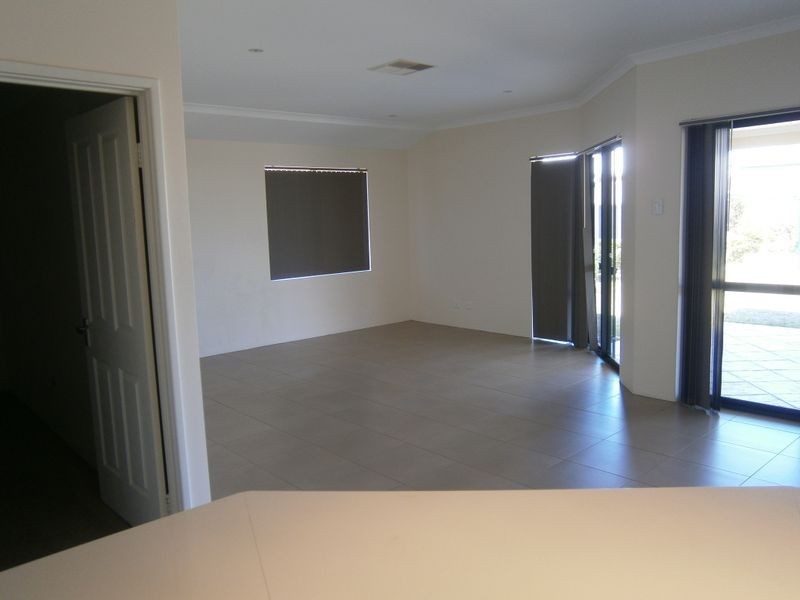 6 Santalum Circus, Halls Head WA 6210