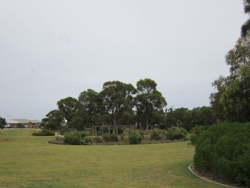 6 Santalum Circus, Halls Head WA 6210