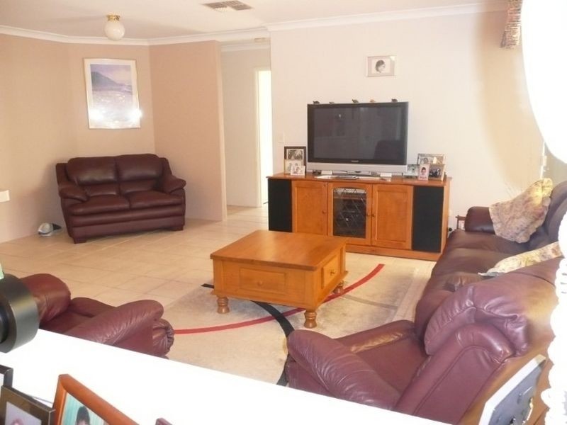 86 Templetonia Promenade, Halls Head WA 6210