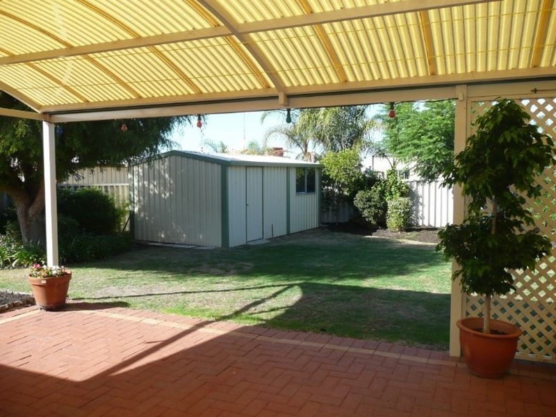 86 Templetonia Promenade, Halls Head WA 6210