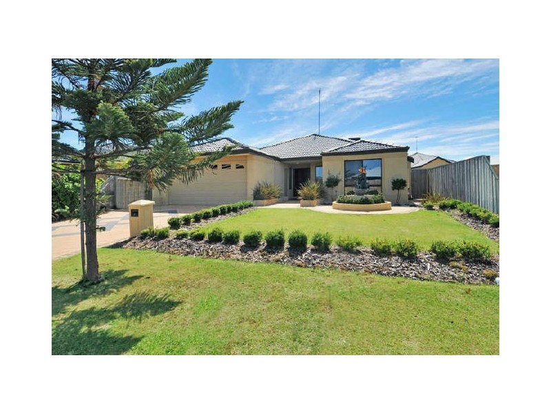 8 Gardenia Approach, Halls Head WA 6210