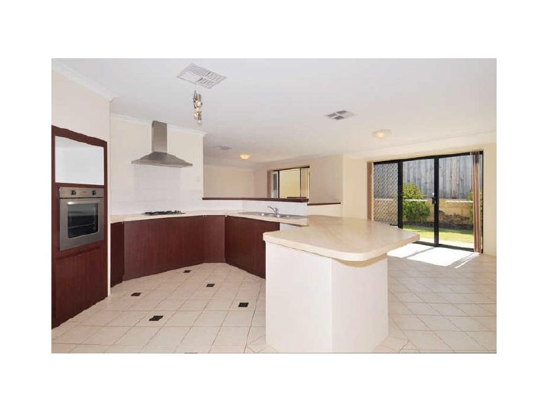 8 Gardenia Approach, Halls Head WA 6210