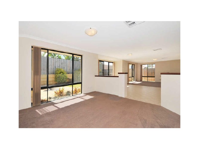 8 Gardenia Approach, Halls Head WA 6210