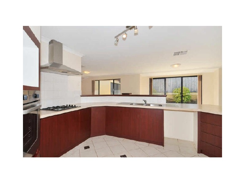 8 Gardenia Approach, Halls Head WA 6210