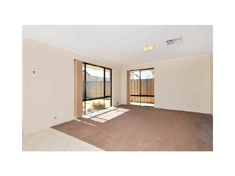8 Gardenia Approach, Halls Head WA 6210