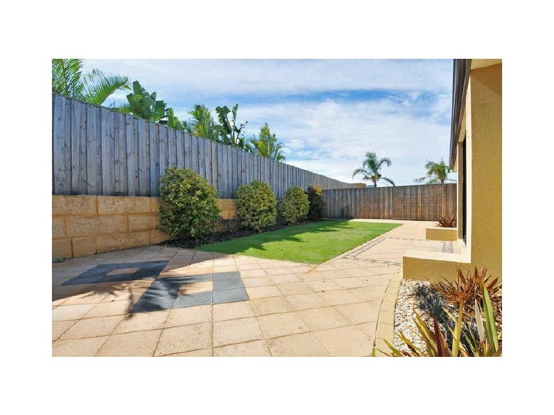 8 Gardenia Approach, Halls Head WA 6210
