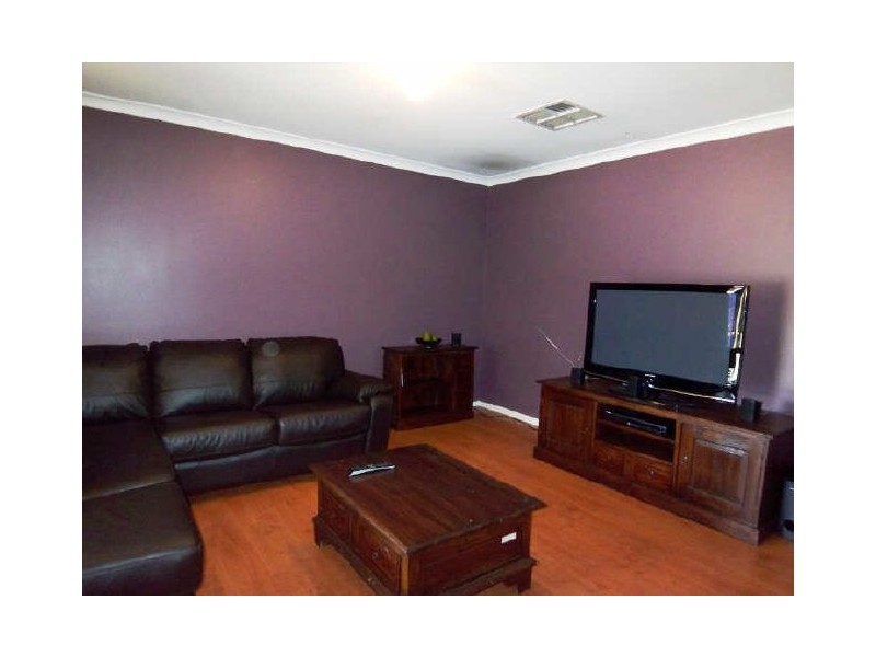 2 Durras Place, Dudley Park WA 6210