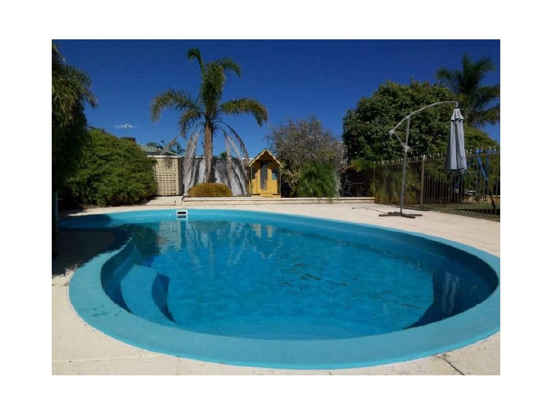 2 Durras Place, Dudley Park WA 6210