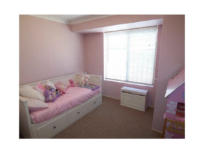 2 Durras Place, Dudley Park WA 6210