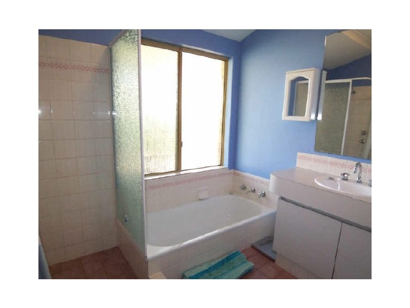 2 Durras Place, Dudley Park WA 6210